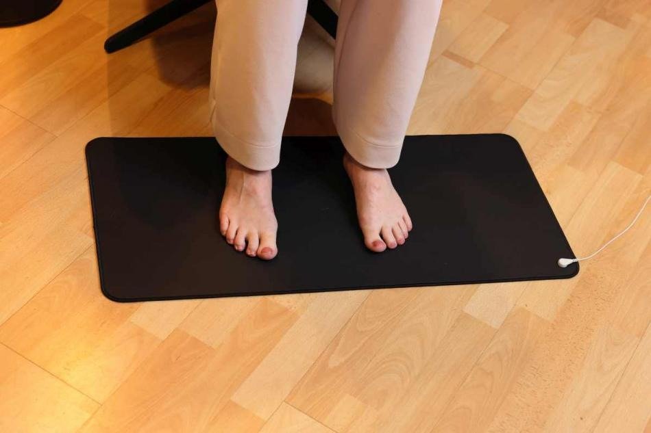 Why Daily Stress Builds Up—and How Earthing Mats Help Release It - Iconloom